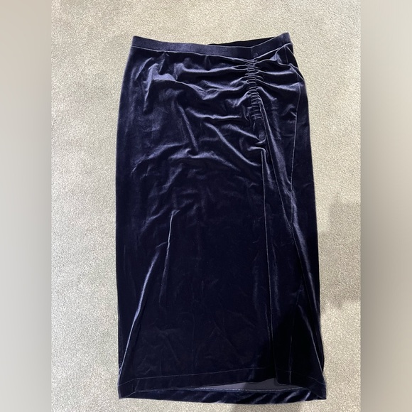 Women’s Lord & Taylor velvet navy/ grayish skirt size Medium - Picture 7 of 8